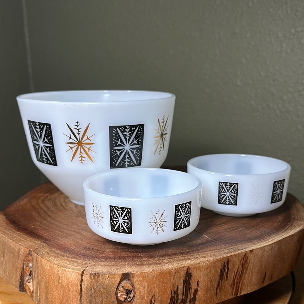 FEDERAL GLASS Atomic Starburst Milk Glass Set